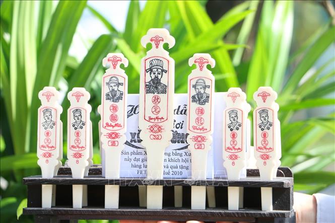 Giữ lại ký ức Tết xưa bằng nghề làm xăm hường truyền thống Chú thích ảnh