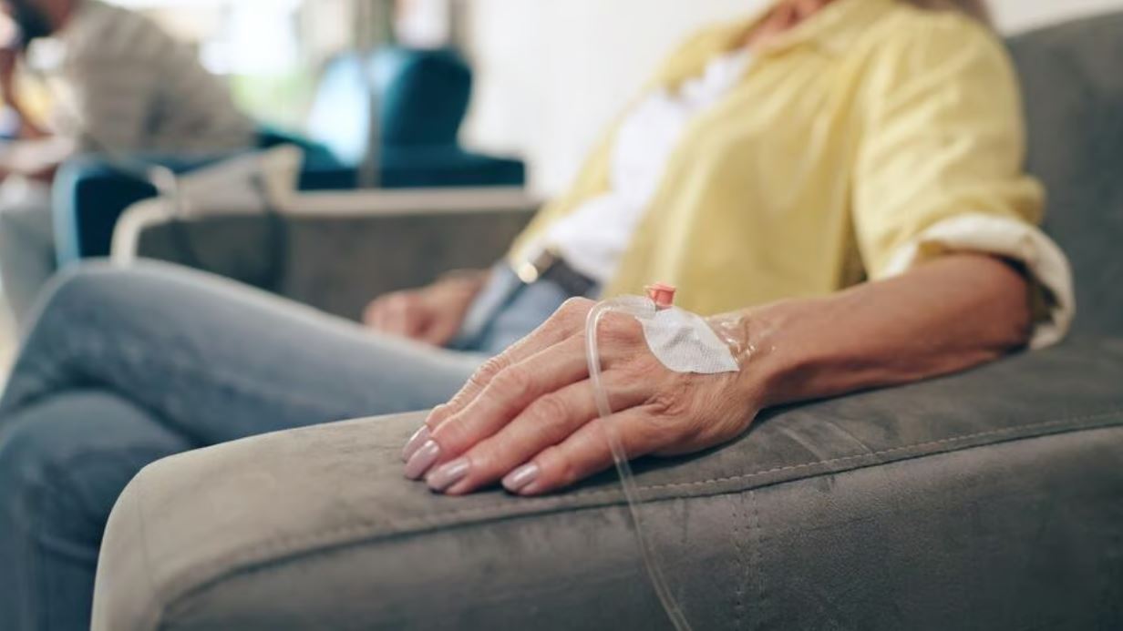 Điều trị miễn dịch buổi sáng giúp bệnh nhân ung thư phổi sống lâu hơn