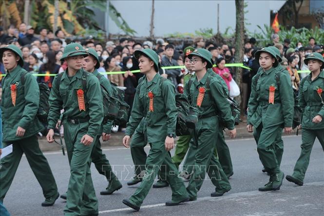 Thanh niên Thủ đô hăng hái lên đường nhập ngũ Chú thích ảnh