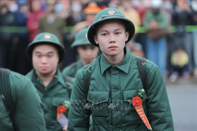 Thanh niên Thủ đô hăng hái lên đường nhập ngũ Chú thích ảnh