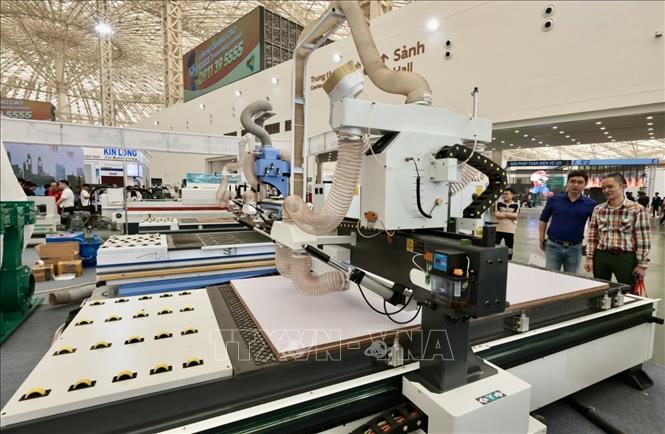 Phó Thủ tướng Trần Hồng Hà dự khai mạc Triển lãm Quốc tế Vietbuild Hà Nội 2026 Chú thích ảnh