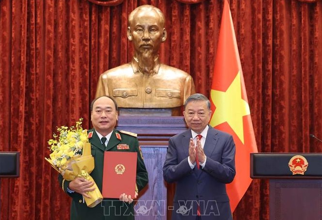 Tổng Bí thư, Chủ tịch nước Tô Lâm trao Quyết định thăng quân hàm Thượng tướng cho đồng chí Lê Quang Đạo
