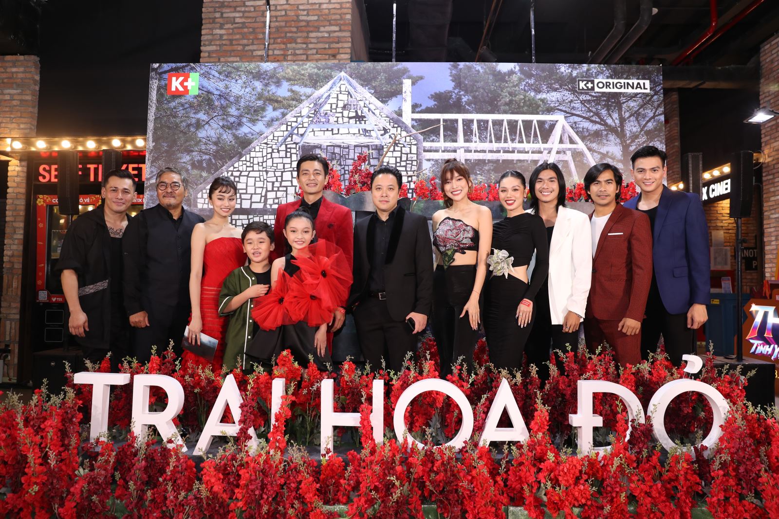 Series triệu đô “Trại Hoa Đỏ” của Victor Vũ lên sóng Truyền hình ...