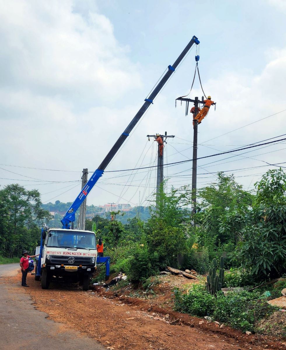 Công ty Điện lực Đắk Nông nâng cao chất lượng lưới điện nông thôn 2 Chú thích ảnh