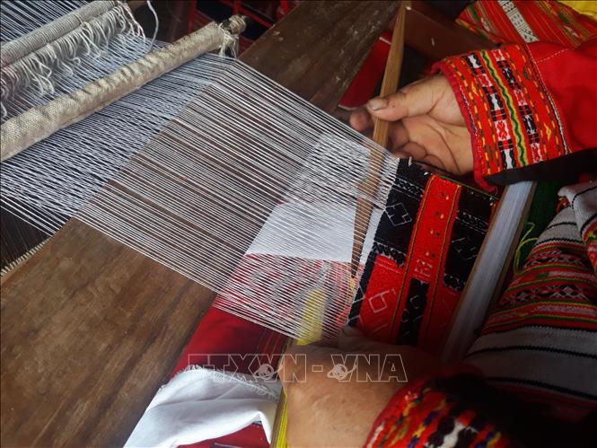 Giữ gìn và phát triển nghề dệt thổ cẩm ở Tuyên Quang
