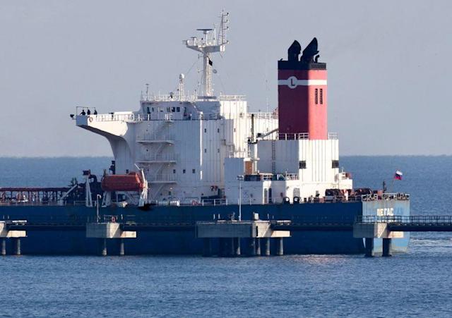Tàu chở dầu treo cờ Nga bị tạm giữ tại Hy Lạp | baotintuc.vn