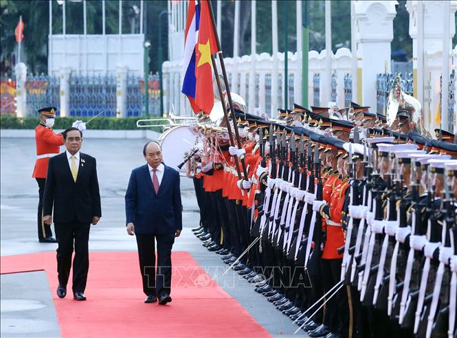 Thăm chính thức Vương quốc Thái Lan: Chuyến thăm chính thức của nguyên thủ quốc gia đến Vương quốc Thái Lan đã mang đến nhiều kết quả tích cực. Điều này chứng tỏ Việt Nam và Thái Lan có mối quan hệ tốt đẹp và đang ngày càng phát triển. Hãy đón xem những hình ảnh đẹp và ý nghĩa trong chuyến thăm này.