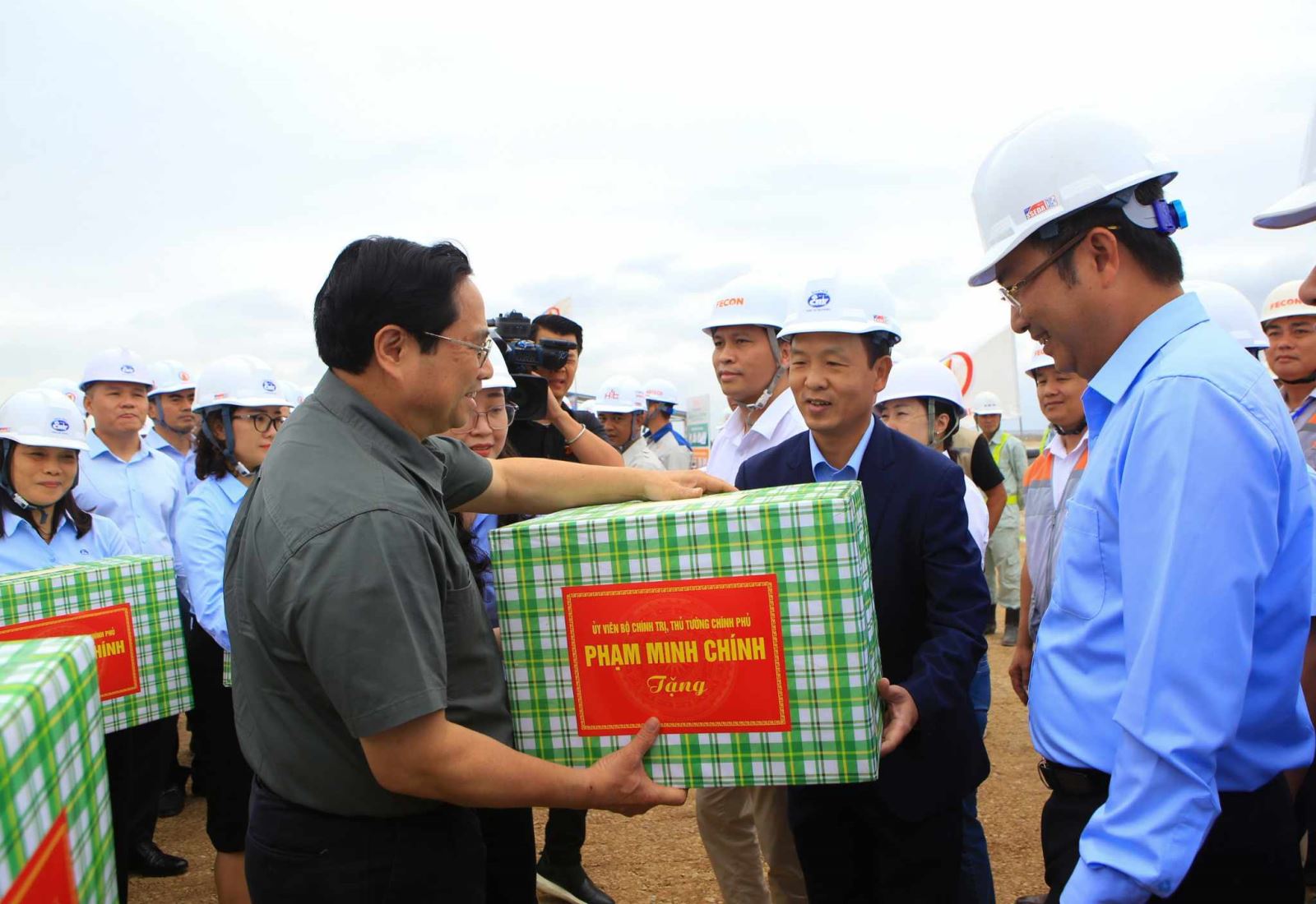 Thủ tướng Phạm Minh Chính kiểm tra một số công trình trọng điểm ...