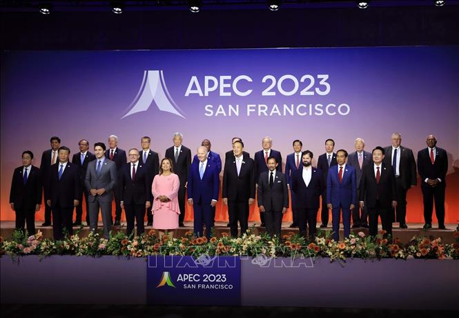 Chủ tịch nước Võ Văn Thưởng với các Nhà lãnh đạo kinh tế APEC. Ảnh: Thống Nhất/TTXVN