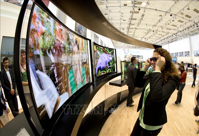 [Điện tử và sống số] TV của Samsung giữ vững ‘ngôi vương’ thế giới 18 năm liên tiếp