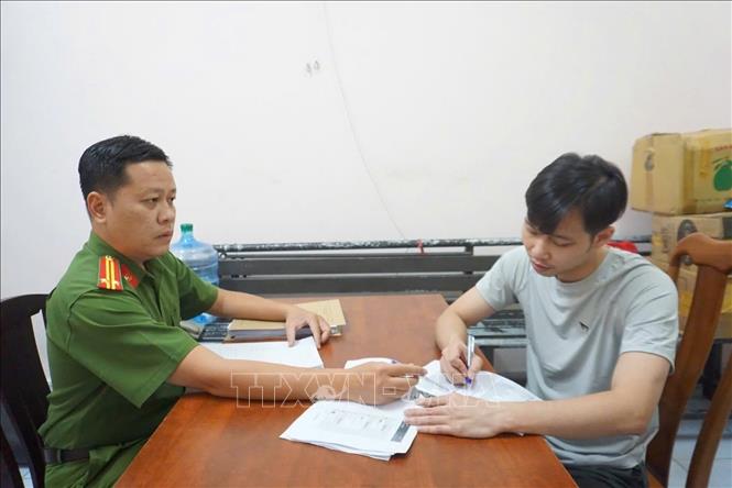 Bắt khẩn cấp 31 đối tượng chuyên bán 'bóng cười' cho các nhà hàng, quán bar Chú thích ảnh