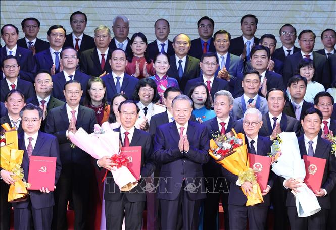 Thay đổi tư duy, nâng cao trình độ, trách nhiệm và đạo đức công vụ Chú thích ảnh