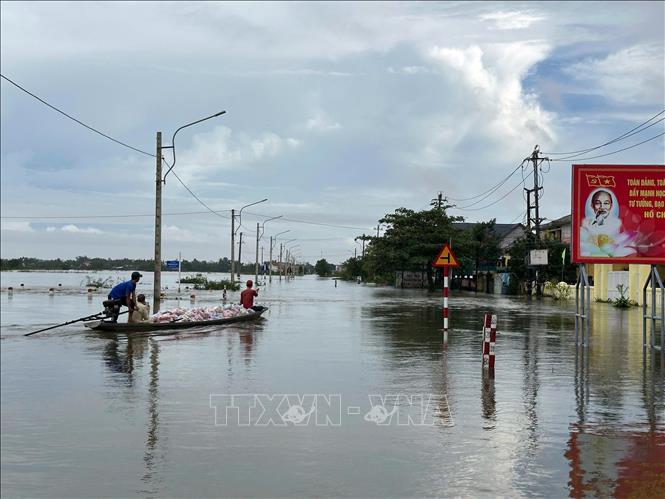 Huế: Gần 13.300 ngôi nhà vẫn còn ngập, nước các sông rút chậm Chú thích ảnh