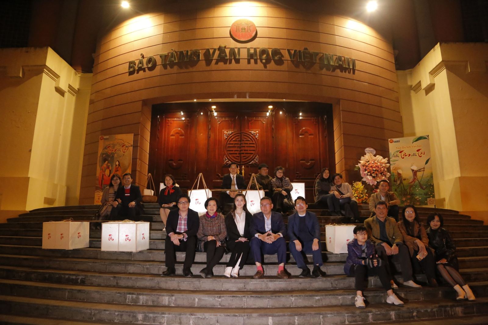 Lần đầu tiên ra mắt tour đêm du lịch văn học chữ Tâm, chữ Tài - Ảnh 5.