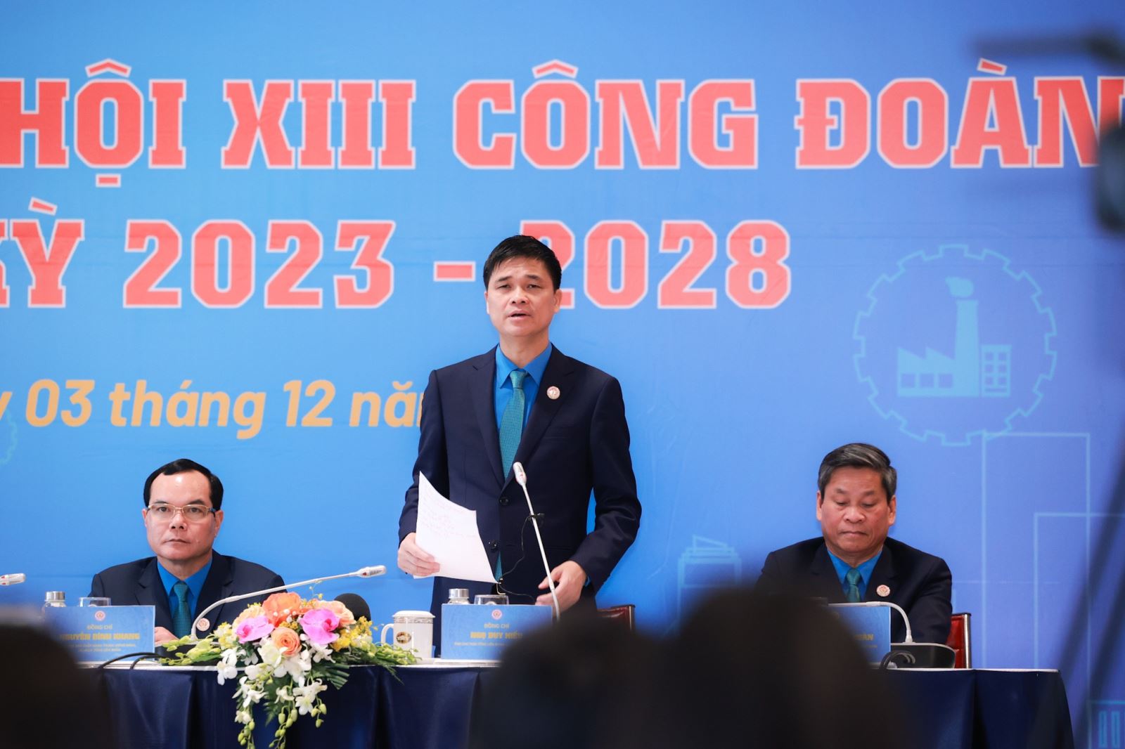 Ông Ngọ Duy Hiểu, Phó Chủ tịch Tổng Liên đoàn Lao động Việt Nam trả lời báo chí tại họp báo sau Đại hội XIII Công đoàn Việt Nam.