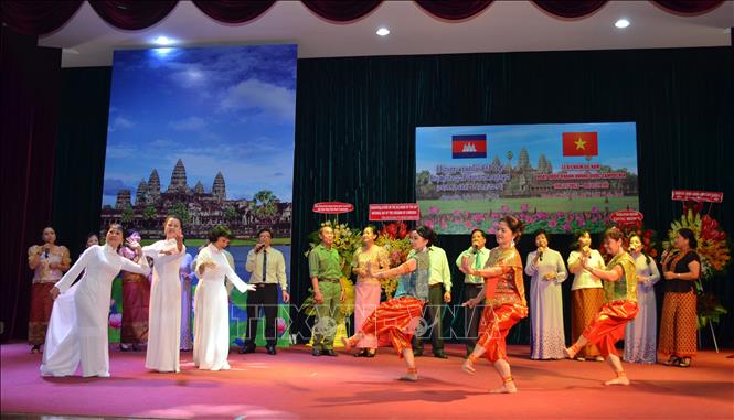 Cùng hân hoan chào đón quốc khánh Vương quốc Campuchia trong năm 2024 với hình ảnh đầy ấn tượng. Để cảm nhận sự vinh quang của đất nước láng giềng, hãy thưởng thức những khoảnh khắc tuyệt vời và những điều đặc biệt trong ngày kỷ niệm này.