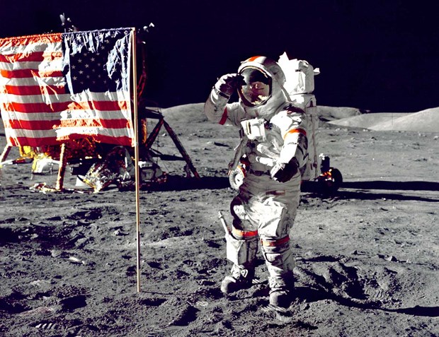 NASA đã quyết định lùi thời điểm trở lại Mặt trăng để đảm bảo an toàn cho phi hành đoàn. Tuy nhiên, việc này không làm giảm đi sự háo hức của chúng ta đối với sứ mệnh khám phá không gian. Hãy cùng đón xem hình ảnh về Mặt trăng và những khám phá mới nhất của NASA.