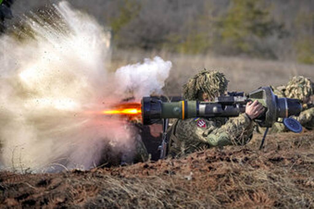 Vũ khí hạng nặng đổ vào Ukraine, chạy đua trước trận chiến ở Donbas