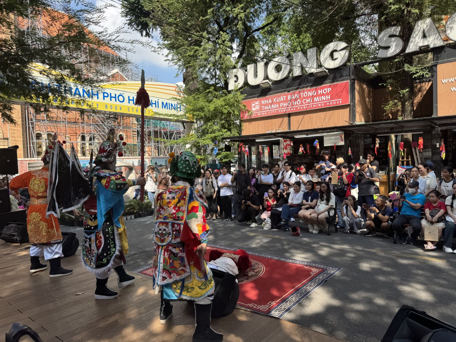 Chú thích ảnh Chú thích ảnh