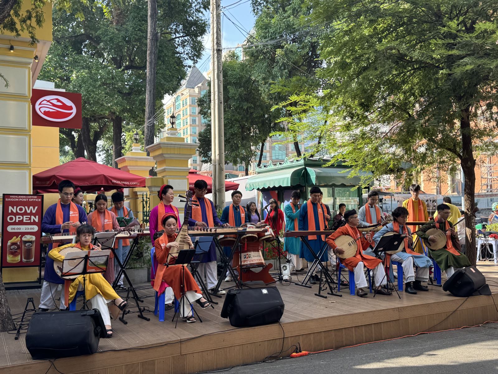 Chú thích ảnh Chú thích ảnh