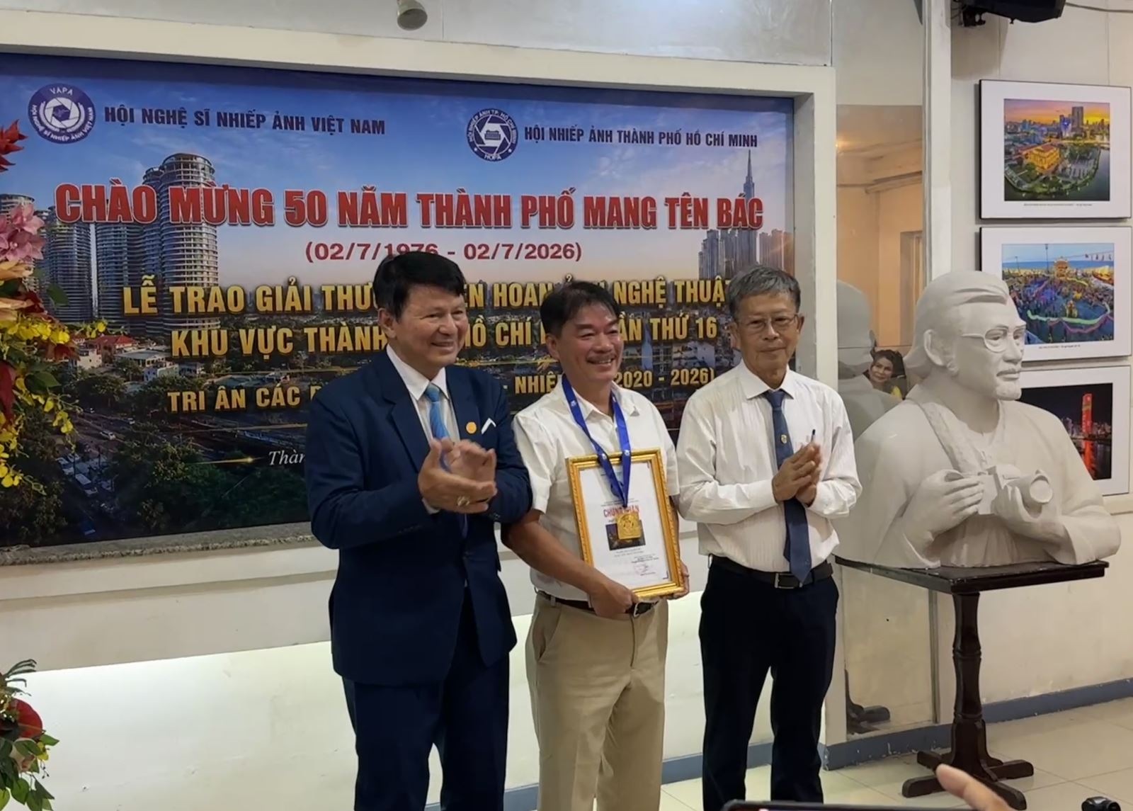 Chú thích ảnh