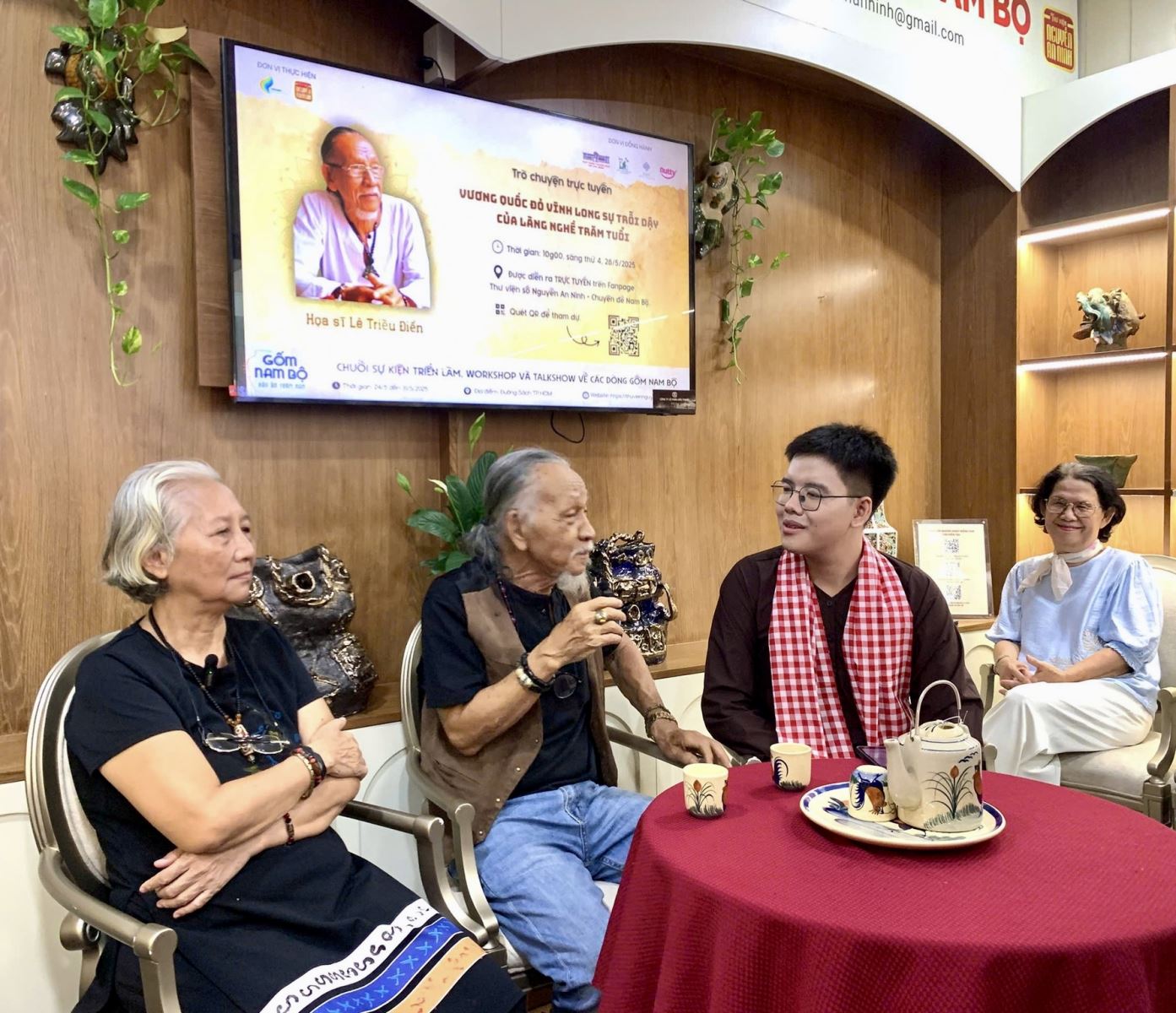 https://cdnmedia.baotintuc.vn/Upload/ldqDGX5aLGw2am0SiGDdqQ/files/gom%20do%20Vinh%20Long%20(1).jpg