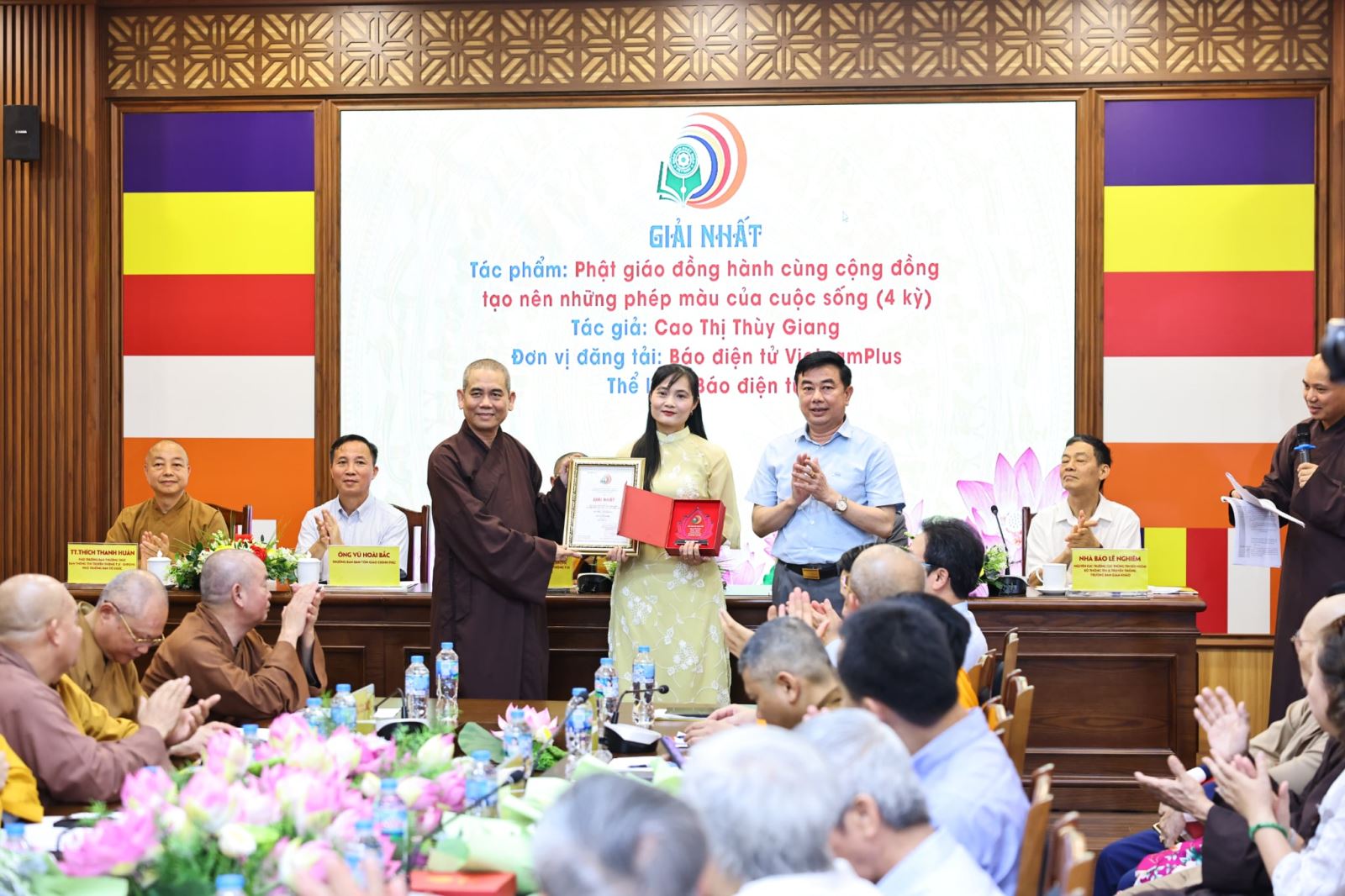 Chú thích ảnh Chú thích ảnh