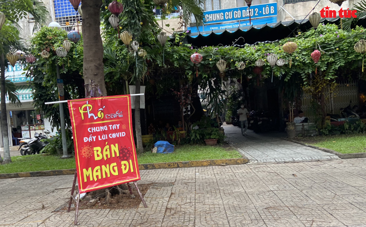 Các quán ăn, quán cà phê ở TP Hồ Chí Minh chấp hành nghiêm công ...