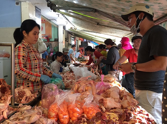 Giá thịt lợn 'leo thang' từng ngày, các mặt hàng khác cũng tăng theo