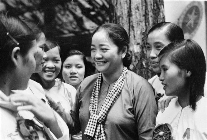 Giới trẻ và trào lưu phục dựng cổ phục Việt tương lai nối dài từ quá khứ