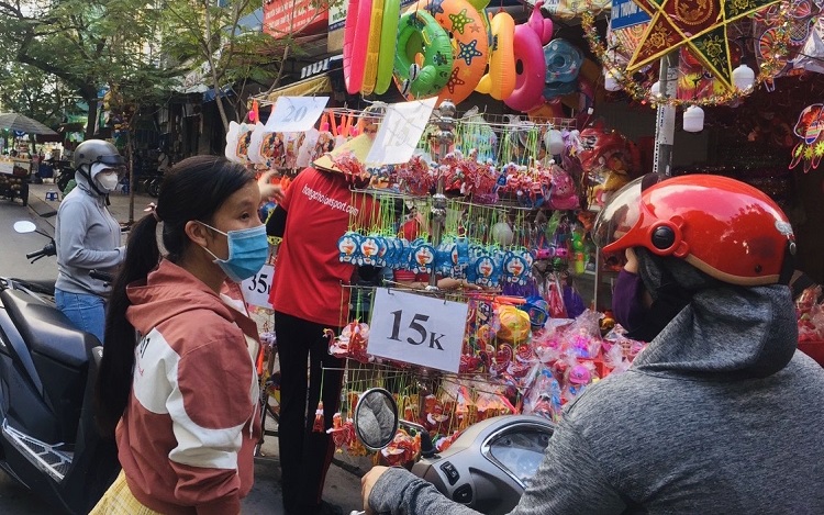Thị trường lồng đèn Tết Trung thu: Hàng Việt chiếm ưu thế