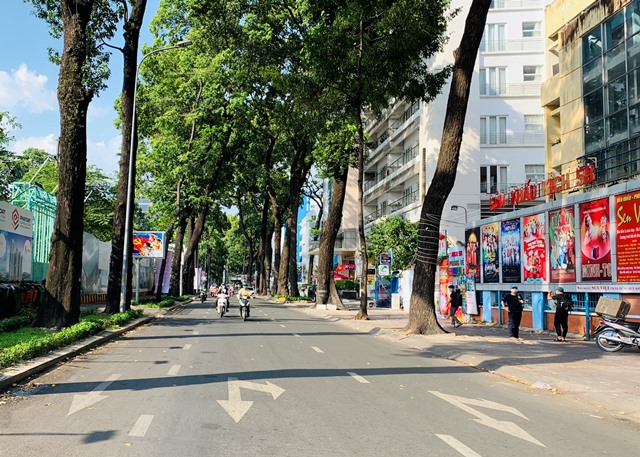 Hình ảnh đường phố Hà Nội ngày đầu thực hiện Công điện 15 | Báo Dân trí
