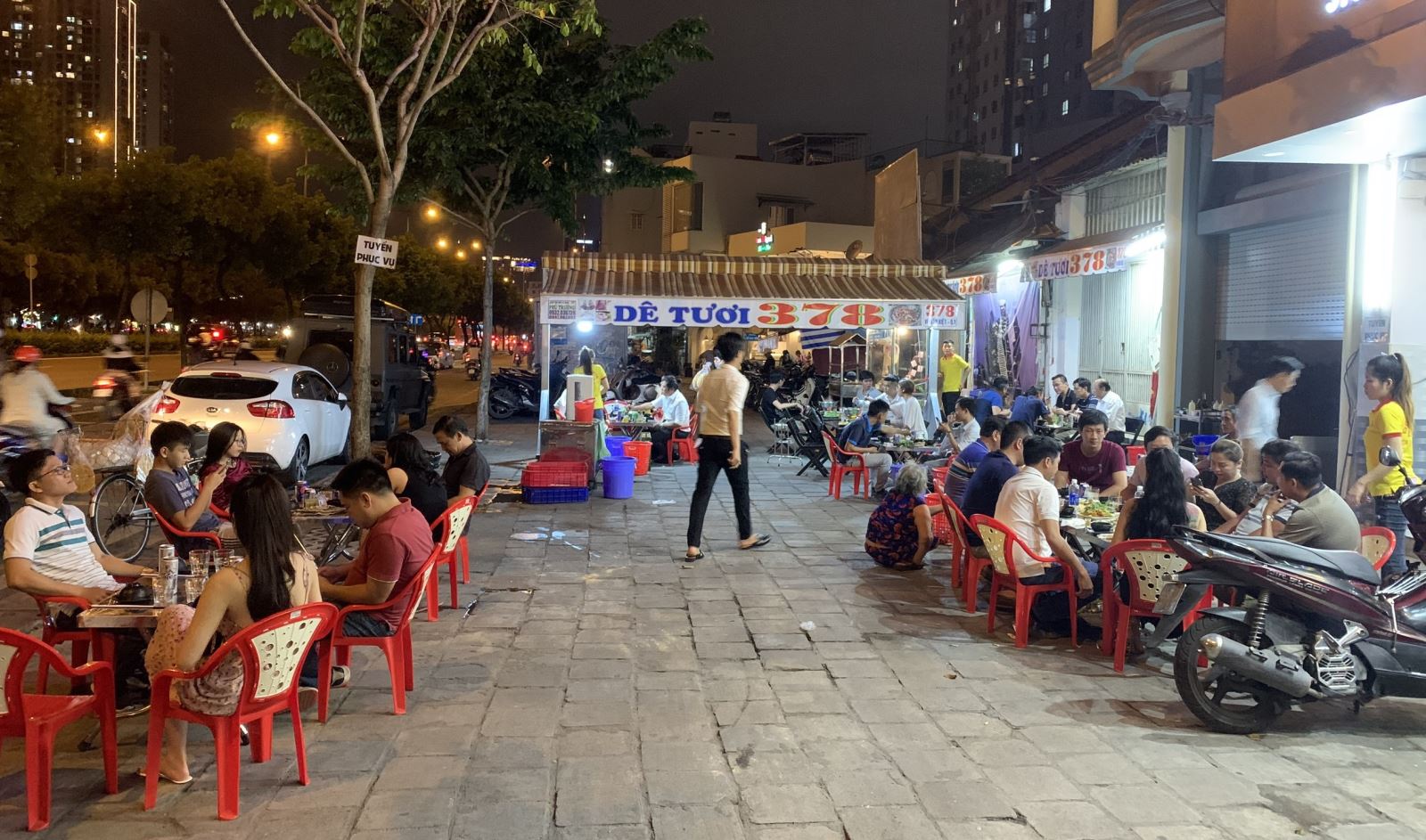 TP Hồ Chí Minh cho phép bán hàng ăn tại chỗ nhưng không bán đồ uống có cồn | baotintuc.vn