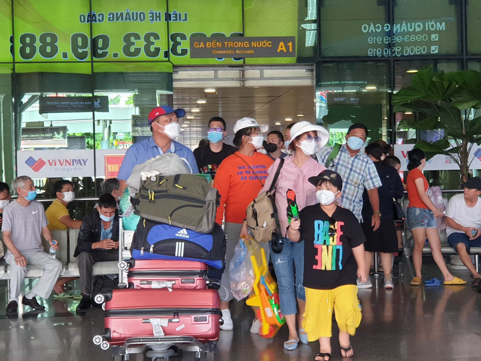 Hành khách không phải chen chân tại sân bay Tân Sơn Nhất