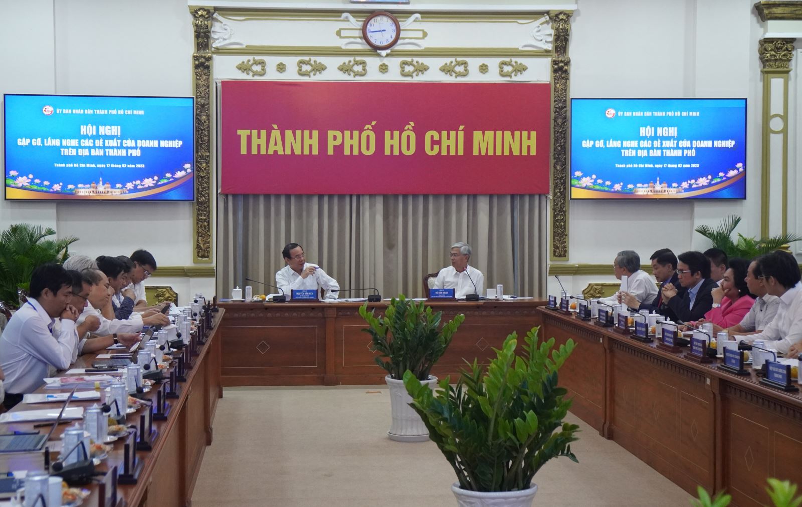 TP Hồ Chí Minh gặp gỡ, lắng nghe các đề xuất của doanh nghiệp - Ảnh 1.