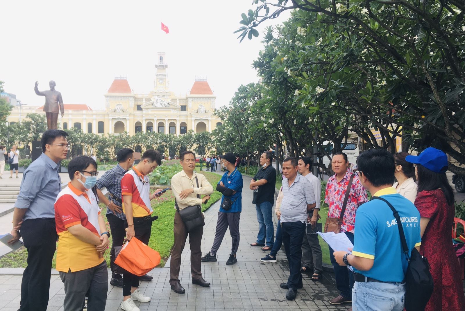 Lần đầu tiên trụ sở UBND TP Hồ Chí Minh đón du khách đến tham quan ...