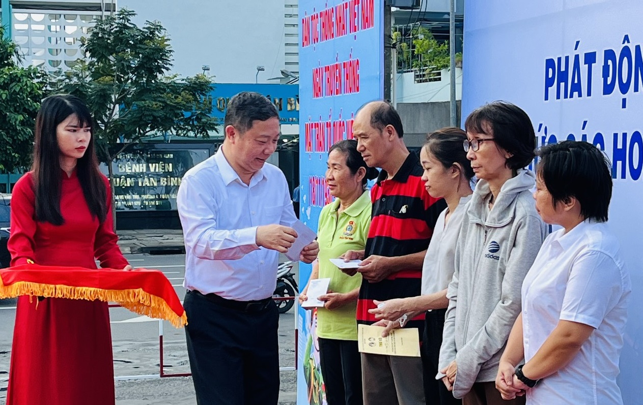 TP Hồ Chí Minh: Đi bộ phát động ủng hộ quỹ 'Vì người nghèo' | baotintuc.vn
