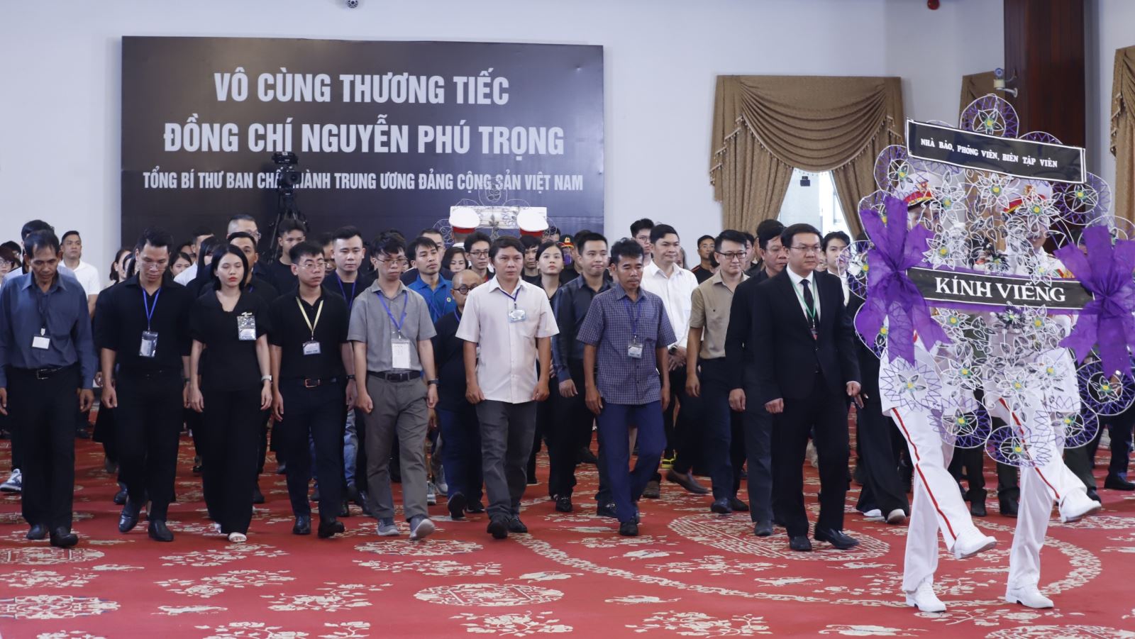 TP Hồ Chí Minh: Những dòng sổ tang xúc động tiễn biệt Tổng Bí thư Nguyễn Phú Trọng - Ảnh 13.