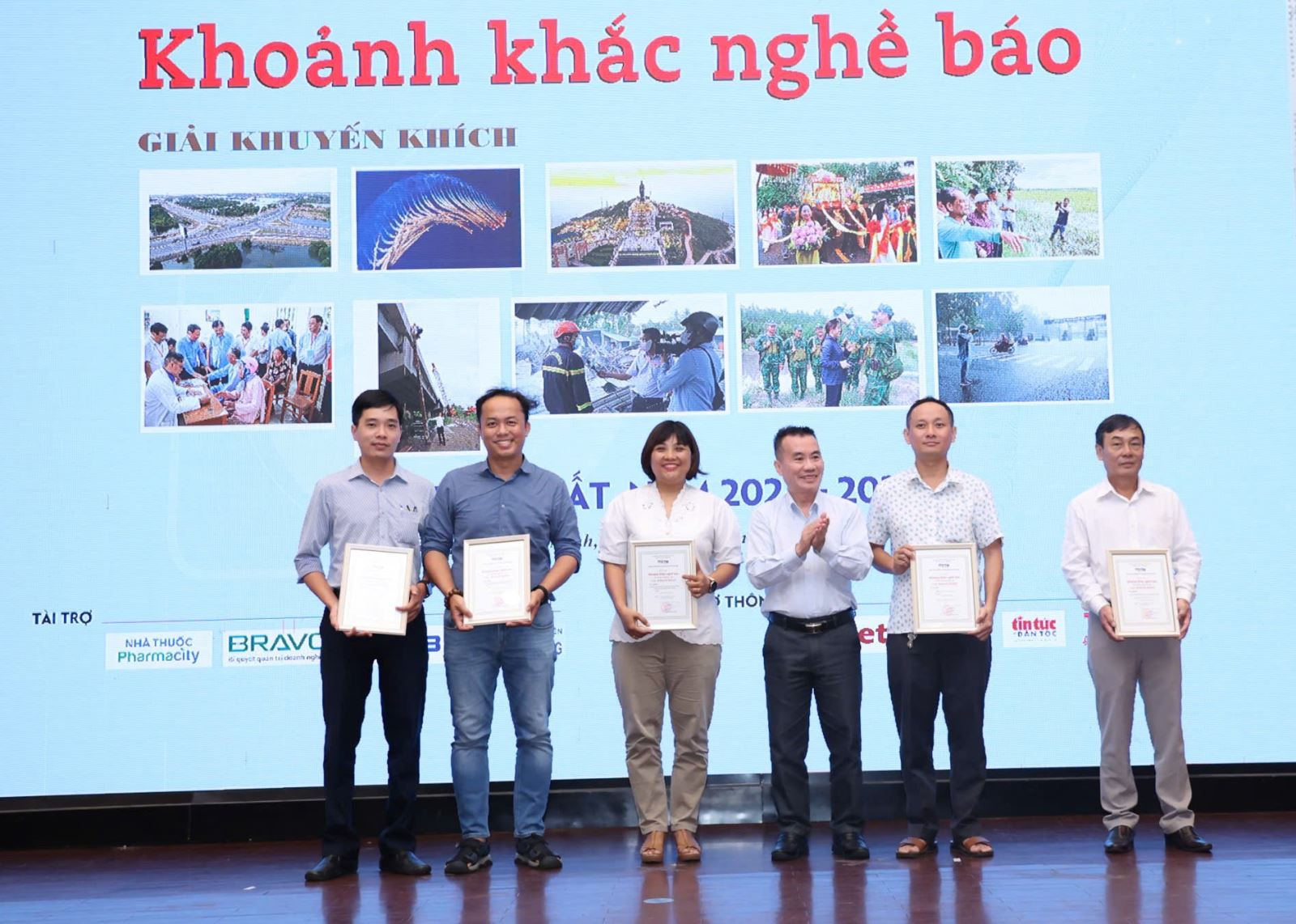 Chú thích ảnh