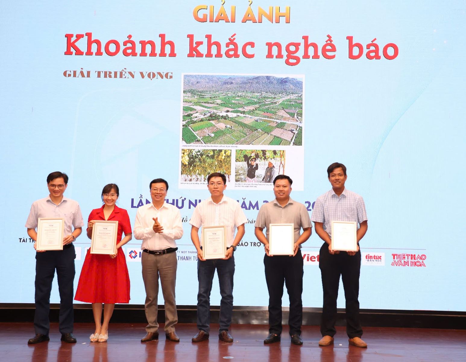 Chú thích ảnh