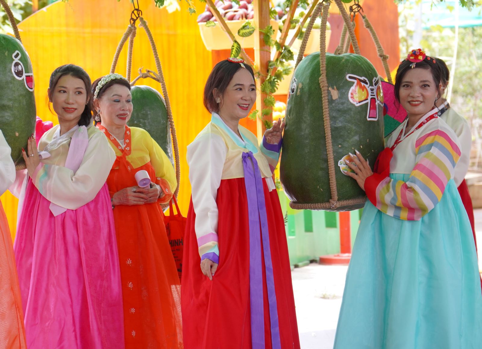 Chú thích ảnh Chú thích ảnh