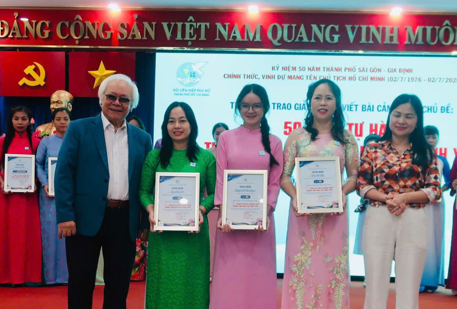 Chú thích ảnh