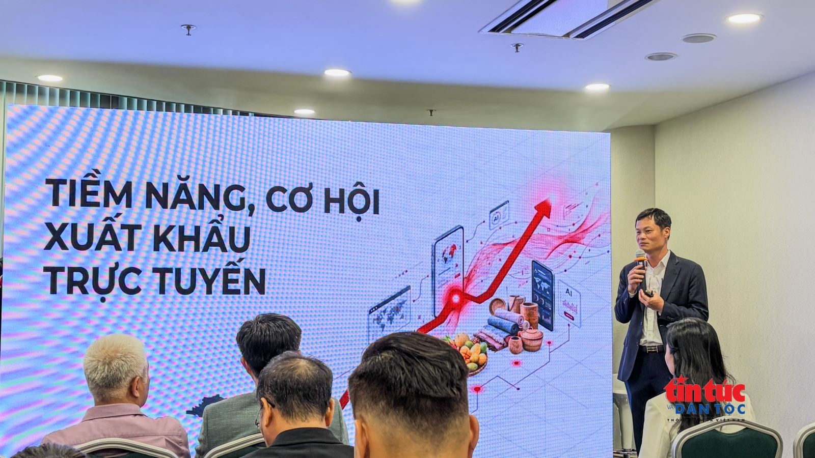 Mở đường cho hàng Việt xuất khẩu trực tuyến qua thị trường Mỹ và Trung Quốc