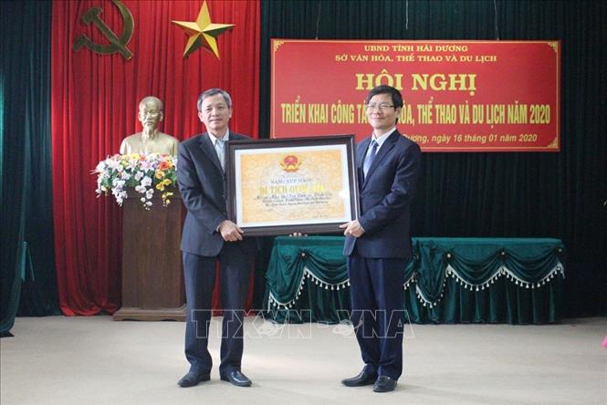 Phó Chủ tịch UBND tỉnh Hải Dương Lương Văn Cầu đã trao bằng xếp hạng di tích cấp quốc gia đối với Di tích Mộ và Nhà thờ 3 vị Tiến sĩ: Trần Thọ, Trần Cảnh, Trần Tiến (họ Trần Điền Trì) cho đại diện chính quyền địa phương. 