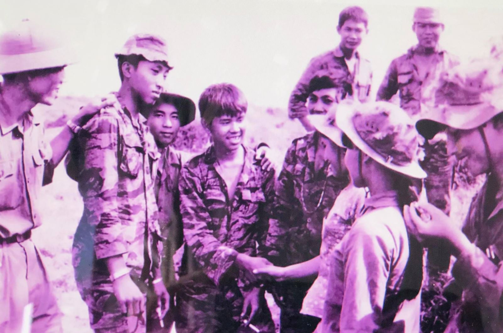 Gặp Lại Hai Người Lính Trong Ảnh | Baotintuc.Vn
