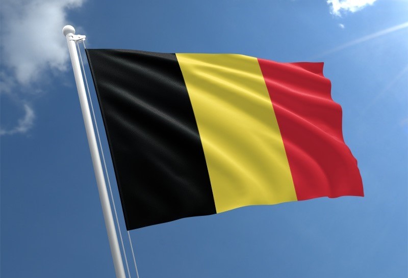 Hãy cùng đón xem bức ảnh của lá cờ rực rỡ và đầy sức sống này để khám phá những điều mới lạ về quốc gia tinh tế này.
(A new, dynamic and creative design has been unveiled for Belgium\'s national flag in