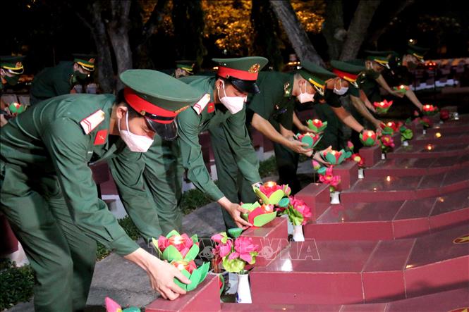 Ngày Thống nhất: Ngày lịch sử quan trọng đánh dấu sự thống nhất đất nước đầy cảm xúc và hy vọng. Hãy xem những bức ảnh Ngày Thống nhất để cảm nhận sự đoàn kết, tình yêu đất nước của người dân Việt Nam.