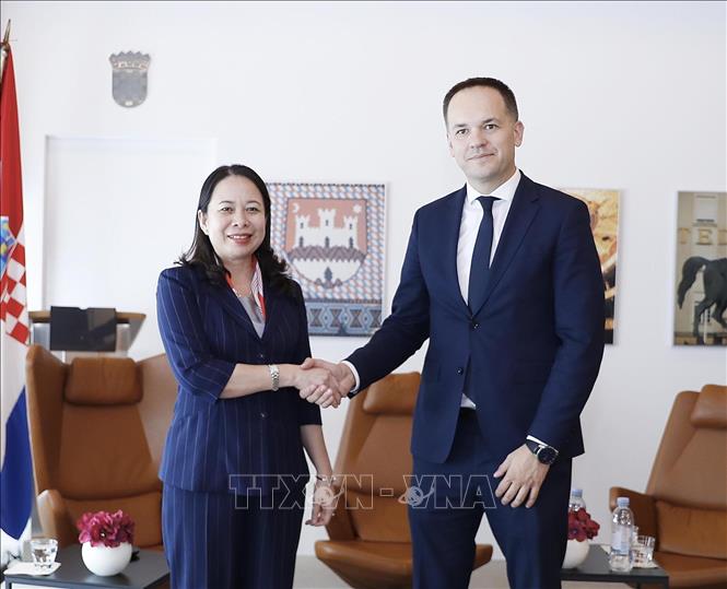 Quan hệ Việt - Croatia: Với mối quan hệ tốt đẹp và sự phát triển trong các lĩnh vực như kinh tế, đầu tư, giáo dục và văn hóa, Việt Nam và Croatia đang ngày càng trở thành những đối tác đáng tin cậy của nhau. Hãy cùng xem hình ảnh về quan hệ Việt - Croatia để cảm nhận sự gắn kết và hợp tác mạnh mẽ giữa hai quốc gia.