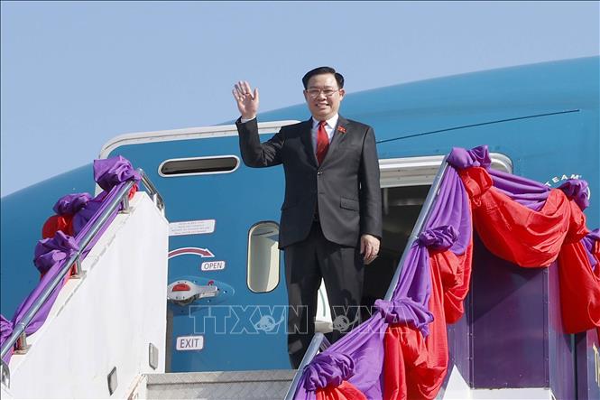 Lễ tiễn Chủ tịch Quốc hội Vương Đình Huệ tại sân bay quốc tế Udon Thani. Ảnh: Doãn Tấn/TTXVN