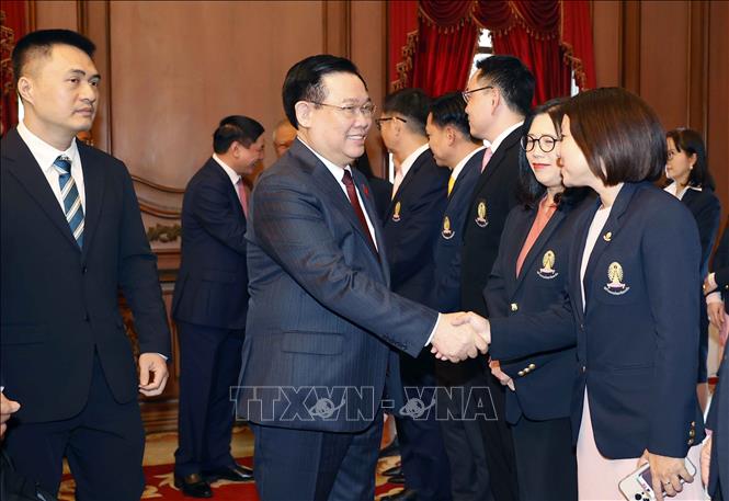Chủ tịch Quốc hội Vương Đình Huệ với đại biểu Đại học Chulalongkorn. Ảnh: Doãn Tấn/TTXVN